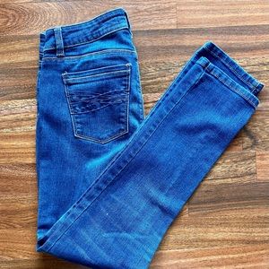 Beautiful slim leg jeans💙